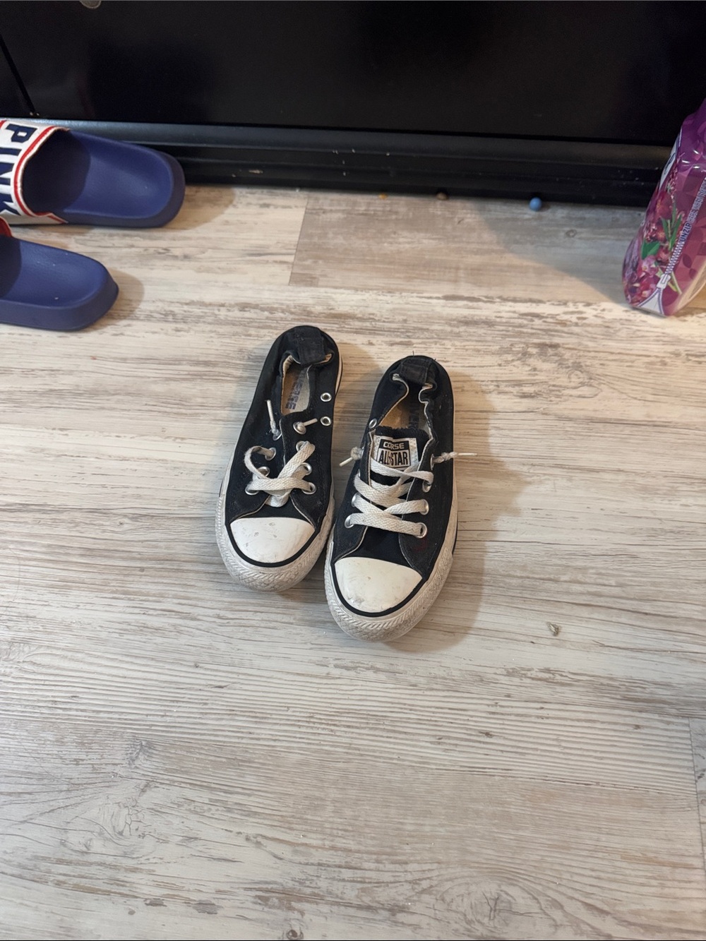 Converse women Chuck Taylor All Star Low Top Sneakers - Black